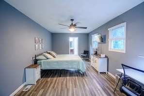 3 habitaciones, escritorio, tabla de planchar con plancha y wifi gratis