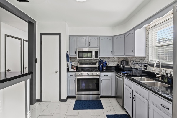 Frigorífic, microones, forn i placa de cuina