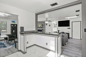 Interior - Wintergreen Retreat 3-bedroom house within 15 minutes from FAMU & FSU (Tallahassee)