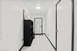 Interior - Wintergreen Retreat 3-bedroom house within 15 minutes from FAMU & FSU (Tallahassee)