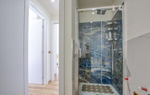 Shower, hair dryer - 1 bedroom lovely apartment in Recco (Recco)