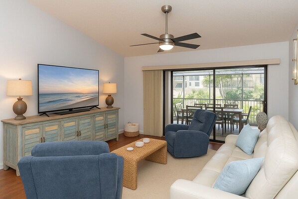 Smart TV, books, music library, computer monitors - Pool + Waterfront + No Bridge Gulf Access + Dock + 3 Bedrooms, 4 beds, 1 sofabed (Englewood)