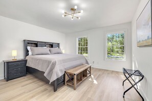 3 Schlafzimmer, Zimmersafe, Schreibtisch, Bügeleisen/Bügelbrett