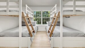 A room with bunk beds, a window, and a ceiling light. - Close to Trails+3BR Retreat+Sleeps 10+Bunk Room (Bella Vista)