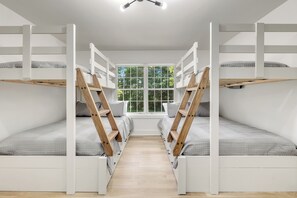 3 chambres, coffres-forts dans les chambres, bureau