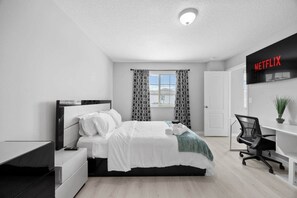 3 bedrooms, desk, iron/ironing board, free WiFi