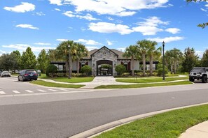 المنشأة من الخارج