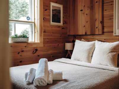 Chalet rustique au lac, famille, canot, veranda