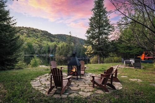 Lakeside cottage | family | Canoe, Kayak | Veranda