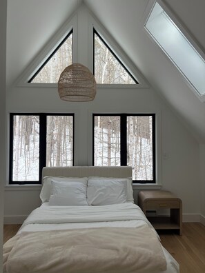 5 bedrooms, iron/ironing board, free WiFi, bed sheets