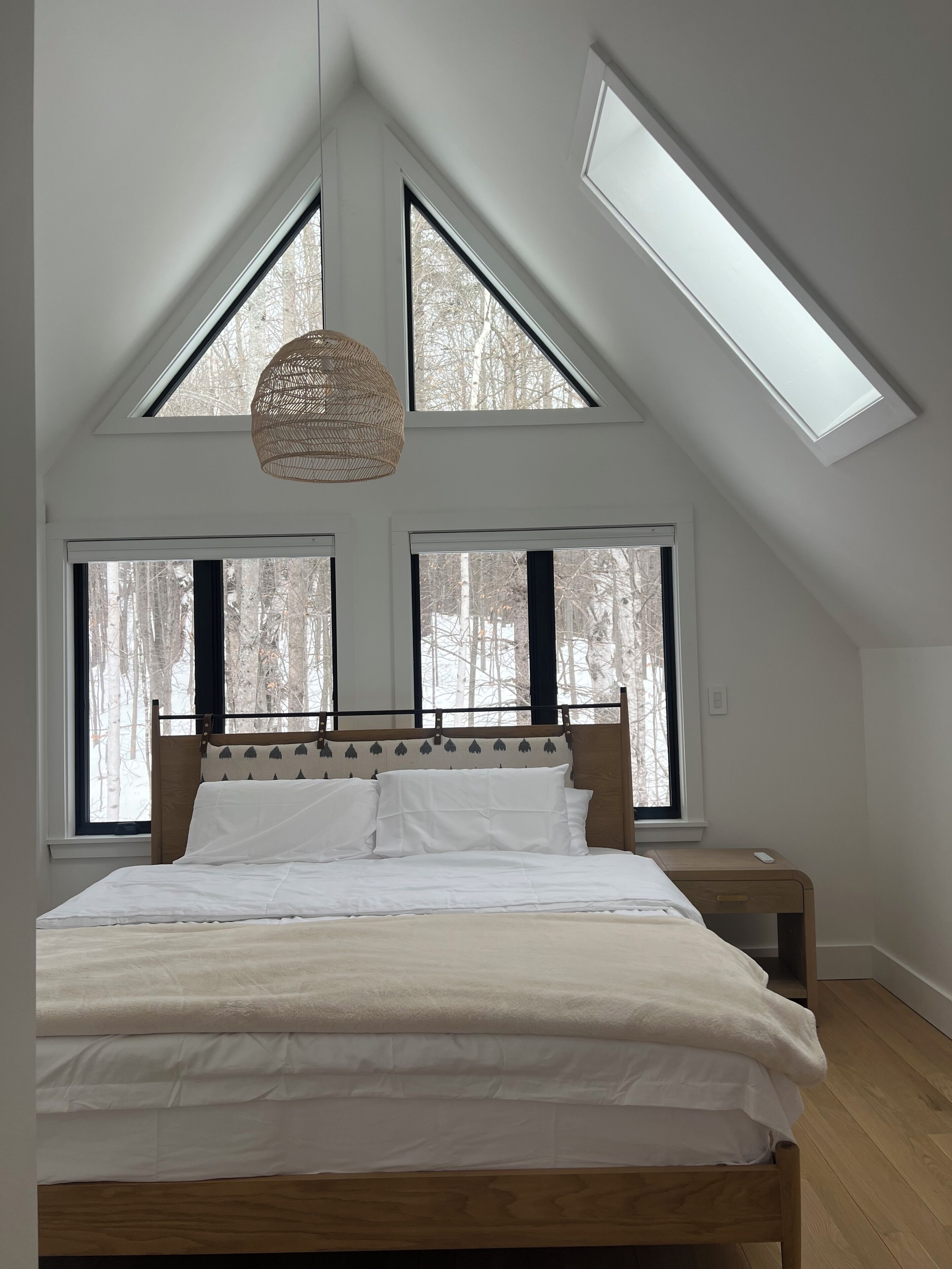 5 bedrooms, iron/ironing board, free WiFi, bed sheets