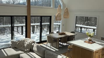 TV connectée, cheminée, jeux vidéo