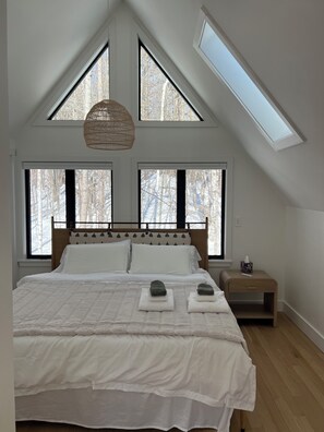 5 bedrooms, iron/ironing board, free WiFi, bed sheets