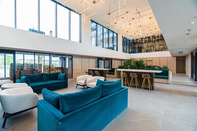 Brand New Stylish 2BR Condo in Oakville