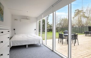 4 bedrooms, free WiFi - 4 bedroom lovely home in Væggerløse (Væggerløse)