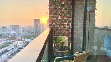 Apartamento conforto, sacada, vista para a cidade | Vista da sacada