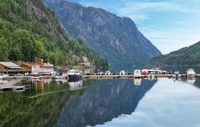 Beautiful home in Dalen with harbor view