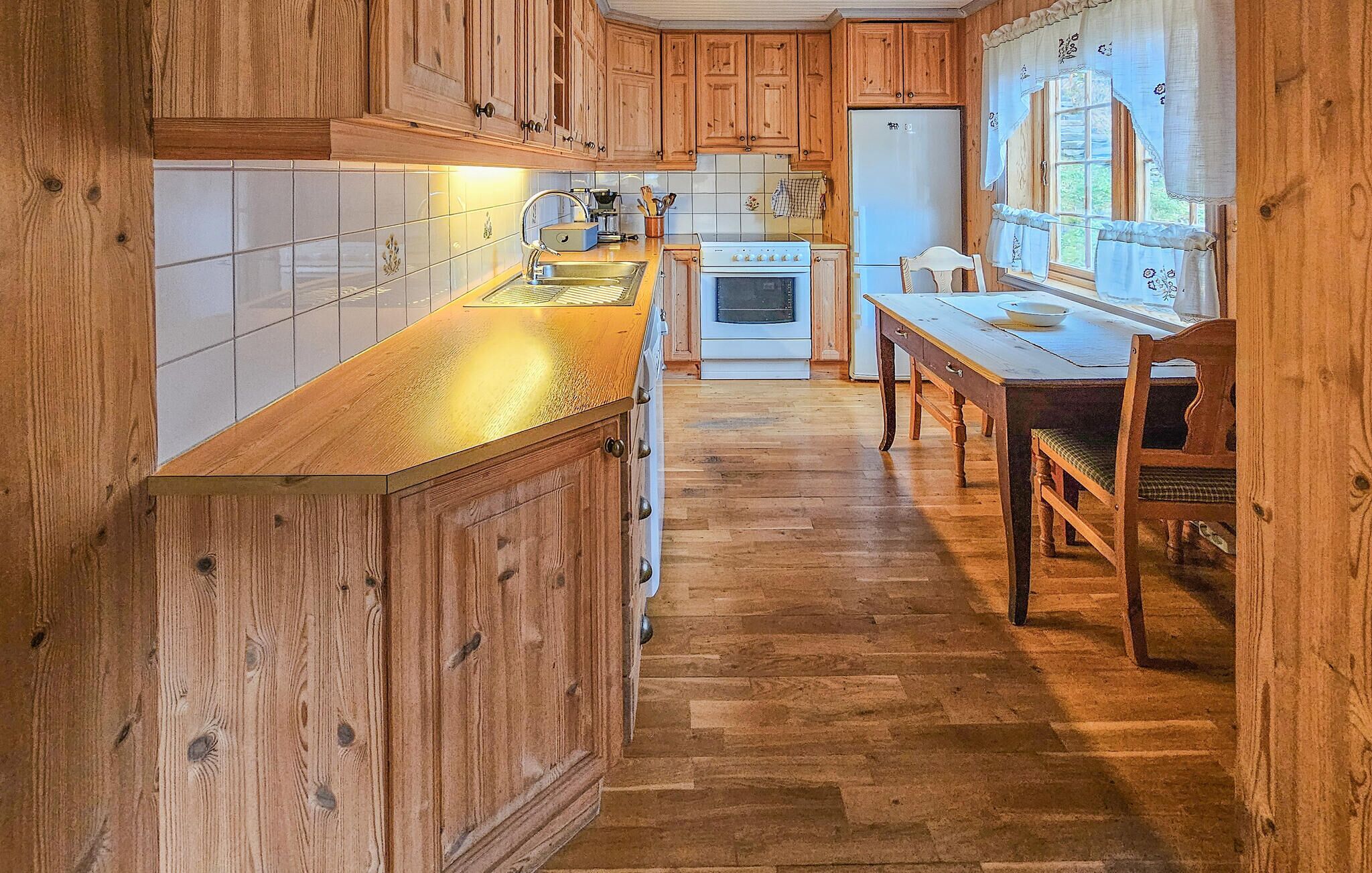 ثلاجة، فرن، موقد طهي مسطح، غسالة أطباق