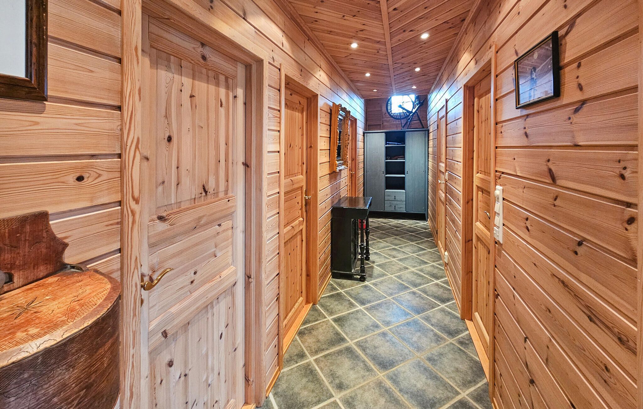 المنشأة من الداخل