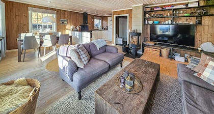 Nice home in Rauland with WiFi