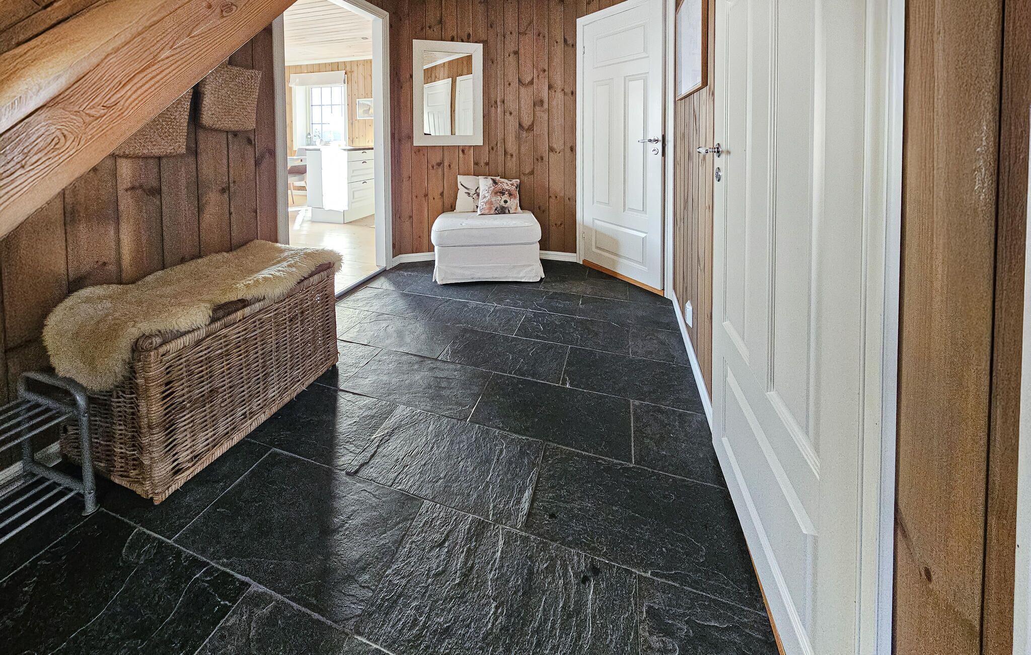 المنشأة من الداخل