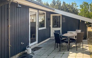 Outdoor dining - 3 bedroom nice home in Tarm (Tarm)