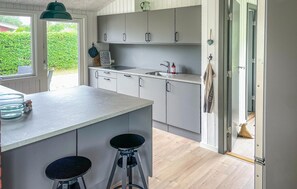 Fridge, microwave, oven, stovetop - 3 bedroom nice home in Tarm (Tarm)
