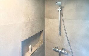 Shower - 3 bedroom nice home in Tarm (Tarm)