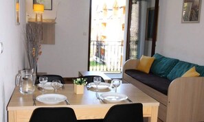 Interior - Luchon Near Casino Park - 1-bedroom Apartment With Balcony - Parking - Wifi (Bagneres-de-Luchon)