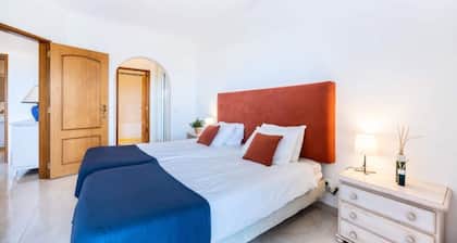 House in Budens With Ocean Views & Pool