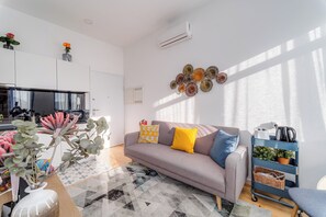 Basic Apartment, Balcony, City View | Living area