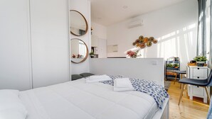 베이직 아파트, 발코니, 시내 전망