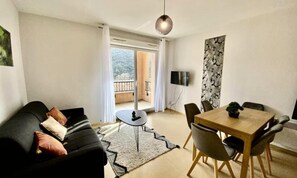 Living area - Apartments for 6 People (Avene)