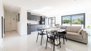 Interior - 2P Traversant, Centre Cannes, Rue D'antibes (Cannes)