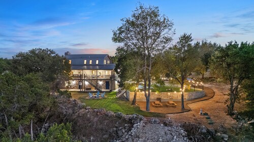 Spacious! Heated Swim Spa / Pool / Hot Tub -Events & Weddings Welcome! Sleeps 14