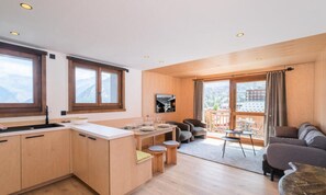 Living area - Apartment in the Village Center, Close to the Slopes (Courchevel)