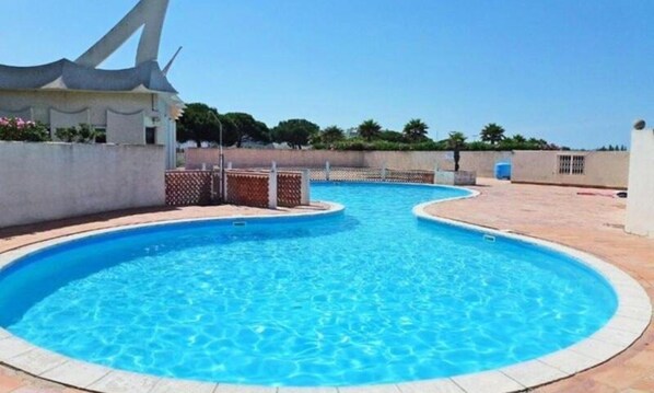 Outdoor pool - Apartment Near Grau du Roi With Pool (Le Grau-Du-Roi)