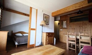 Room - Dba306 - 1 Bedroom Apartment + Sleeping Alcove - Balcony - Sleeps 6 - 1800 Area (Puy-Saint-Vincent)