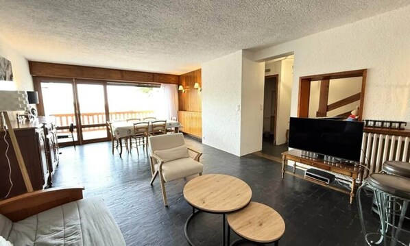 Fireplace - Chalets for 6 People (Peone)