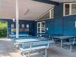 Deluxe House, 2 Bedrooms | Outdoor dining - Splendid Cabin in Camping Resort (Aabenraa)