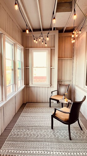 Modern 2-bedroom apartment in wonderful Pilsen Chicago with AC