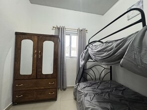 2 makuuhuonetta, silitysrauta/-lauta, Wi-Fi, vuodevaatteet