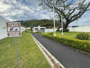 Property grounds - Cozy and modern home, perfect for a family or a small group with a private stay. (Metapan)