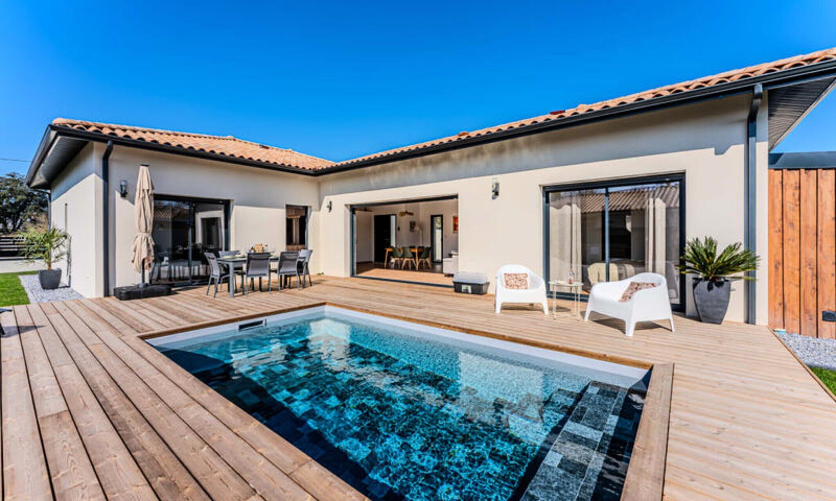 Indoor pool, outdoor pool