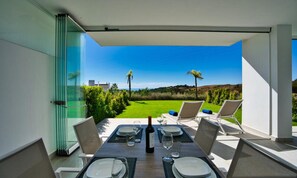 تناول الطعام بالخارج