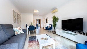 Living area - Apartments for 6 People (Lagos)