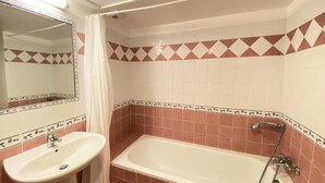 Bathroom - Apartments for 4 People (Brunet)