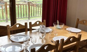 Dining - Apartment Near Ski Slopes in Vars (Orcieres)