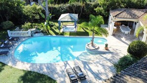 Pool - Villa 330m2, 6 Bedrooms, Heated Pool, Jacuzzi (Vallauris)