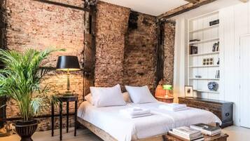 Bàn ủi/dụng cụ ủi quần áo